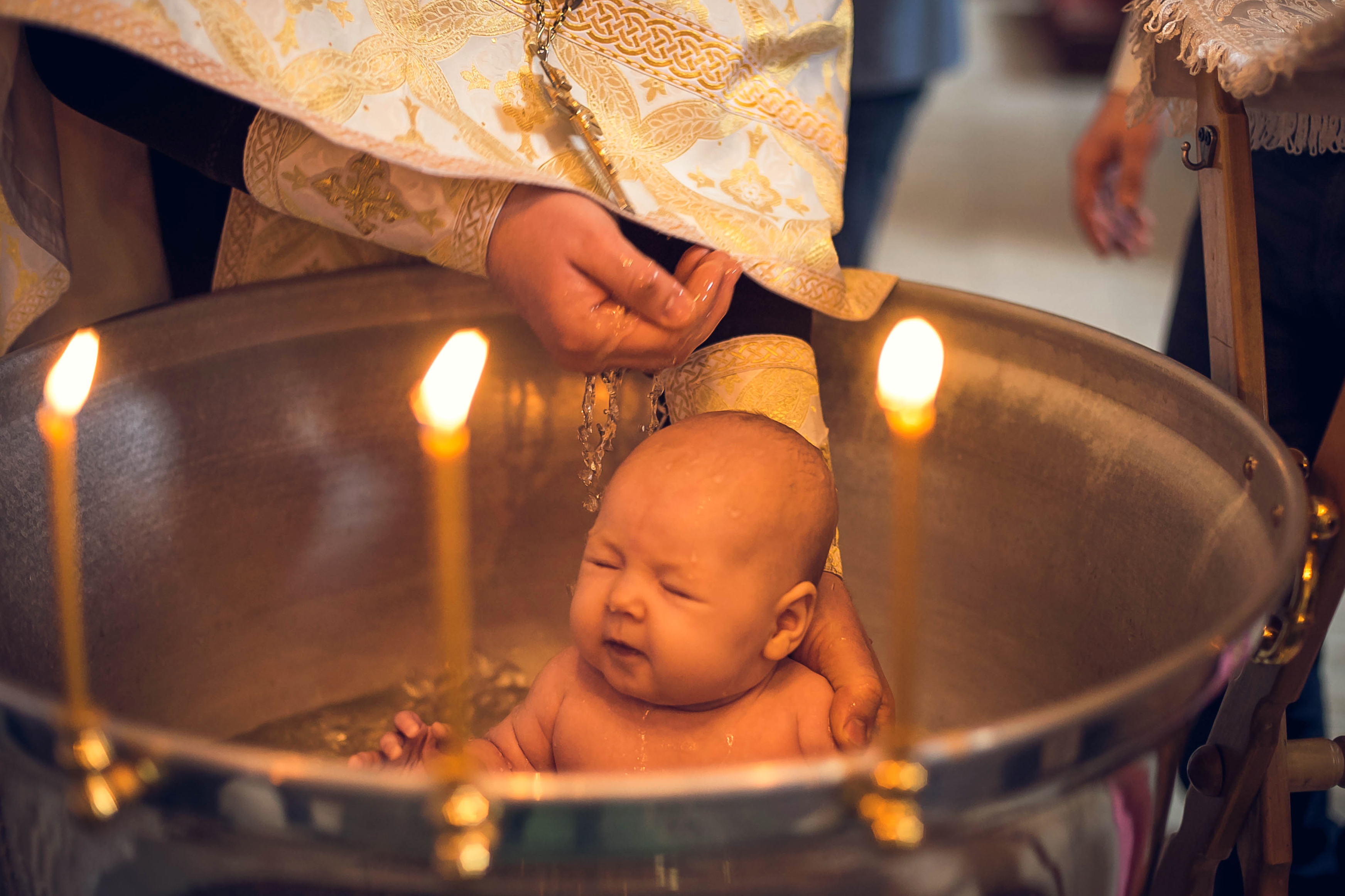 Крестят ли детей в воскресенье